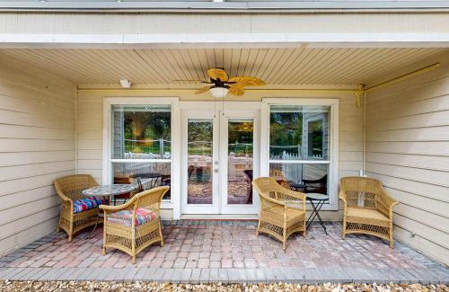 Riverside Apartment | Austin Lakeside Getaway
