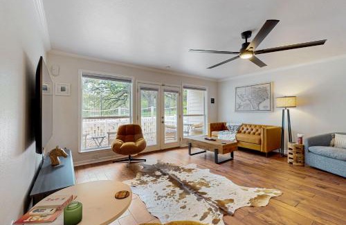 Riverside Apartment | Austin Lakeside Getaway