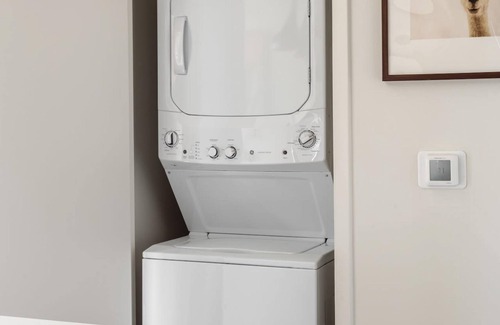 Second Street District Apartment | Discover Austin: 1BD Apartment with Pool and Breakfast