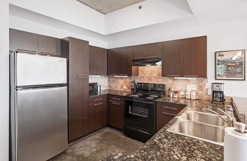 Second Street District Apartment | Discover Austin: 1BD Apartment with Pool and Breakfast
