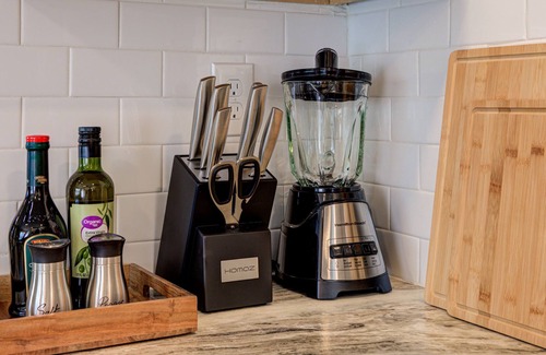 McKinney House | Austin Modern Chic Escape - 10 Mins to Downtown & Airport