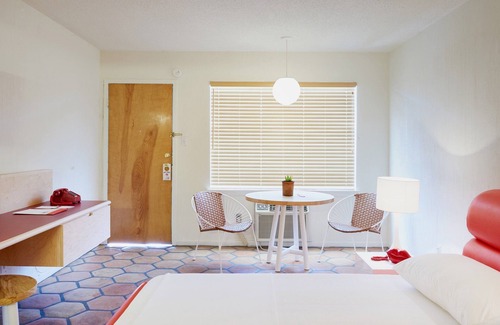 Bouldin Hotel | Experience Austin Motel: Eco-Friendly Stay with Pool & Breakfast