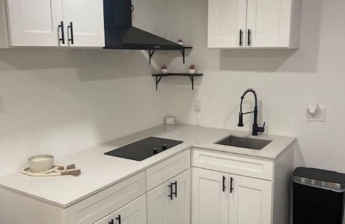 East Congress Condo | Discover the Austin Oasis: Ideal for Families and Fun