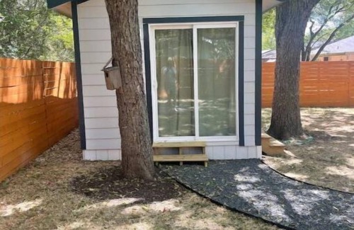 East Congress Condo | Discover the Austin Oasis: Ideal for Families and Fun