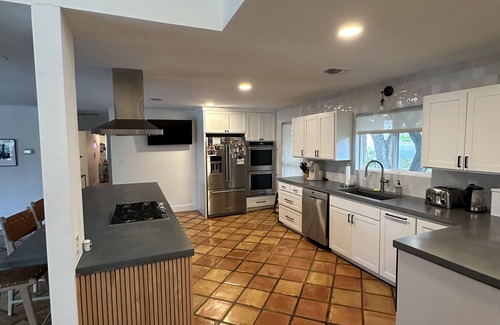 West Lake Hills House | Discover Austin Paradise: Hillside Retreat Near Downtown