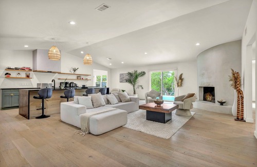 West Oak Hill House | Discover Austin Sanctuary: Modern Retreat by Zilker Park