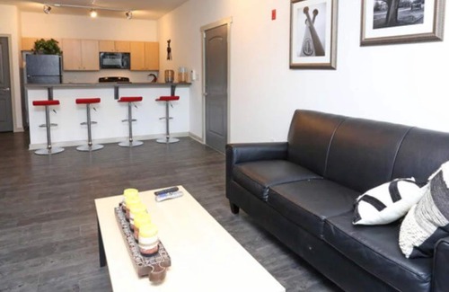 Barton Heights Apartment | Inviting Austin Skyline Bungalow with Pool Near Zilker Park