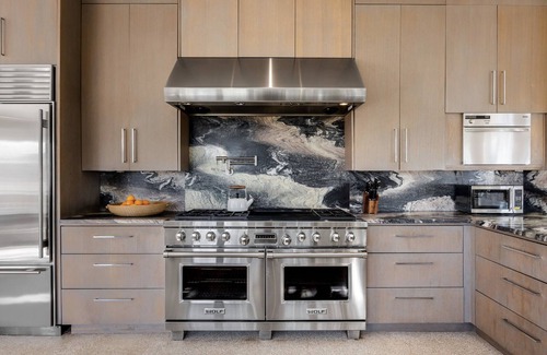 Ledge At Wild Basin House | Experience Austin Skyline Views with Private Pool & Hot Tub