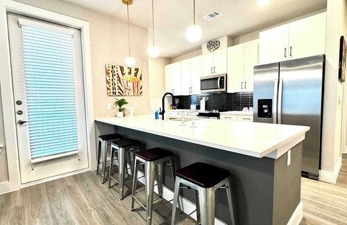 McNeil Apartment | Austin Stay w- Pool & Gym