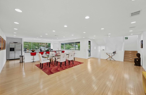 Westridge Estates House | Austin Timber Ridge Treehouse- Modern Multi Level Near Austin!