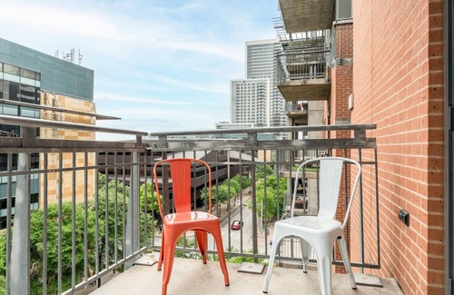Second Street District Apartment | Pet-Friendly Downtown Austin 1BD Apartment with Pool