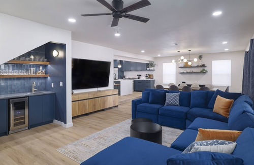 Holly House | AustinEastBird:5* Location, Hot Tub, Games, Sleeps18