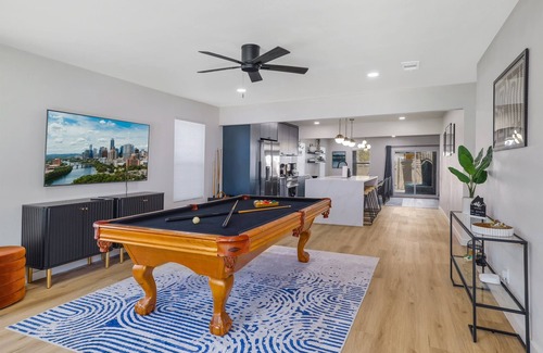 Holly House | AustinEastBird:5* Location, Hot Tub, Games, Sleeps18