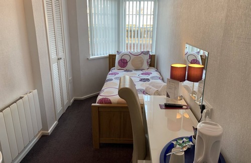 Riverside House | Cozy Austins Self Service Guest House with Breakfast & Kitchen