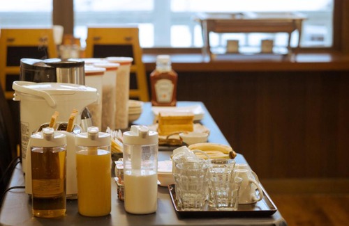 Hirafu House | Budget-Friendly Australia House with Breakfast & Kitchen