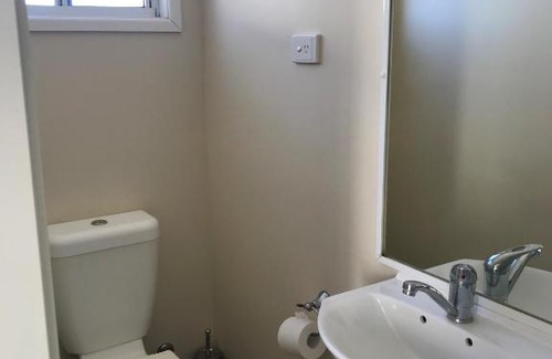 Winton Hotel | Pet-Friendly Australian Hotel Winton Cabins with Breakfast