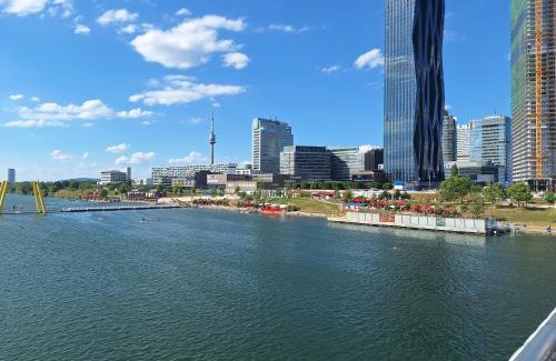 Donaustadt Apartment | Guest Rated 10/10 at Austria Center - Wien an der Donau