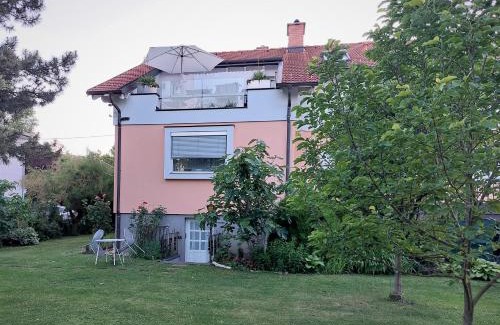 Donaustadt Apartment | Guest Rated 10/10 at Austria Center - Wien an der Donau