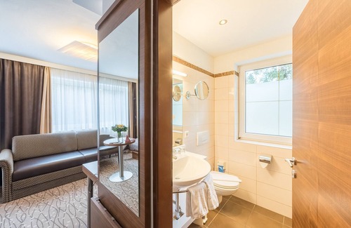Nonntal Hotel | Explore Austria Classic Hotel Hölle: 4-Star Comfort Awaits