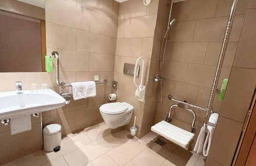 Margareten Hotel | Elegant Stay at Austria Trend Hotel Ananas Wien