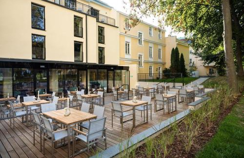 Hietzing Hotel | Elegant Austria Trend Hotel Maximilian: Pet Friendly & Rated 9/10