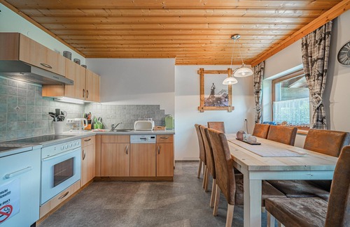 Stuhlfelden Apartment | Central Austrian Holiday Home with Breakfast & Family Amenities