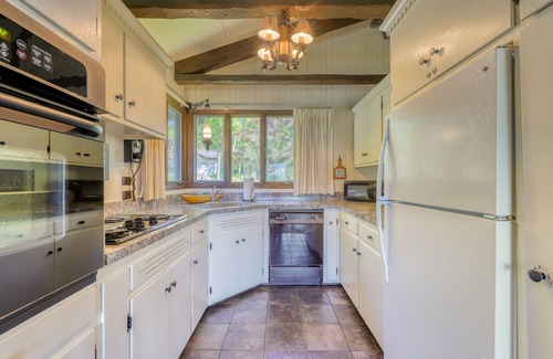 Franconia House | Chalet with Mountain Views Close to Cannon Mountain Skiing