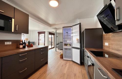 Neuweiler Apartment | Experience Auszeit im Gartenweg: Pet Friendly & Ocean View