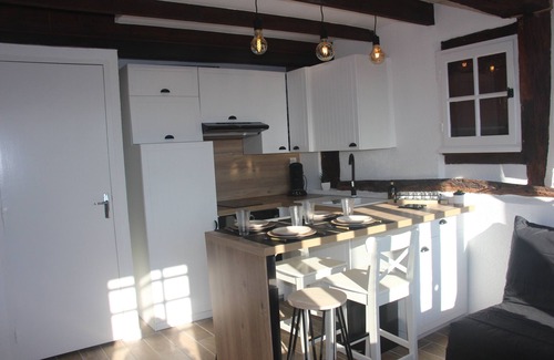 Les Authieux-sur-Calonne Cottage | Experience the Authentic Sheepfold on the Prairie Retreat