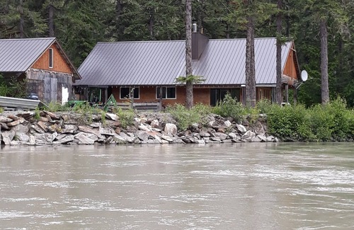 Juneau Cabin | Explore Authentic Alaska Wilderness with Family-Friendly Amenities