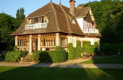 Villerville Villa | Scenic Normandy Manor with Direct Sea View and Pet-Friendly