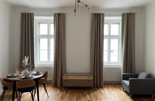 Margareten Apartment | Cozy Apartment Steps from City Centre - Guest Rated 9.3/10