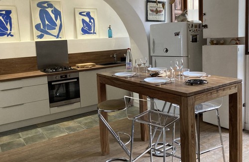 Aubenas House | Enchanting Artist Home with Pool, Spa and Top Ratings