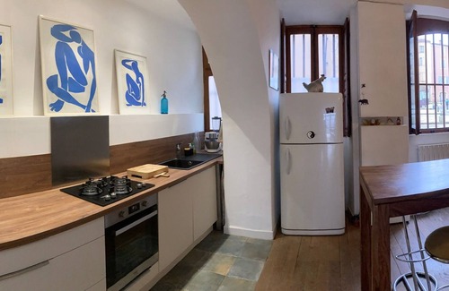 Aubenas House | Enchanting Artist Home with Pool, Spa and Top Ratings