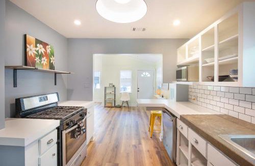 Holly House | Authentic ATX Beauty DT Pool Gem- Walk 2 Lake & Eateries