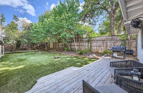 Austin House | Authentic Austin Pad with Roof-top Deck Bar