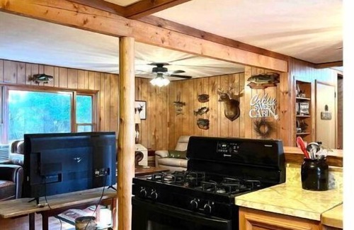 Presque Isle House | Cozy Cabin Getaway at Annabelle Lake for Families