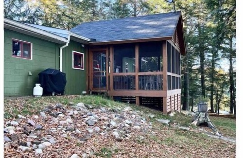 Presque Isle House | Cozy Cabin Getaway at Annabelle Lake for Families