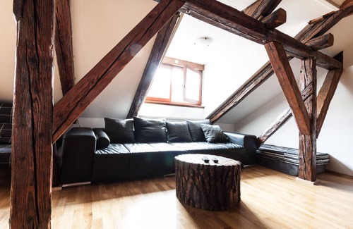 Kosice Old Town Apartment | Cozy Loft in the Heart of the City - Pet Friendly & Breakfast