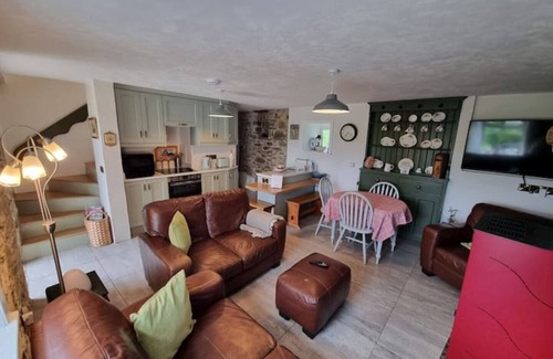 Termon Cottage | Charming Rustic Cottage Retreat with Pool & Spa - 9.8 Rated