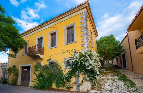 Archanes Villa | Authentic Crete hospitality in a beautiful 18th-century mansion