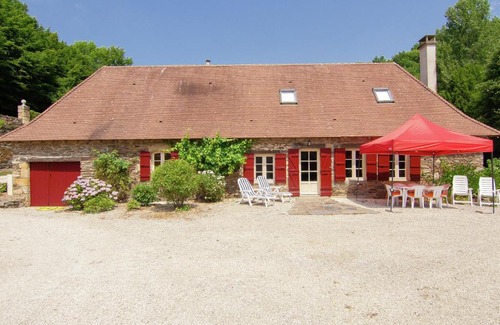 Saint-Medard-d'Excideuil House | Charming Farmhouse with Heated Pool Near Scenic River