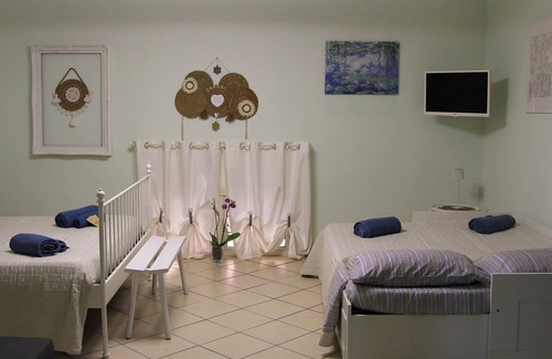 Quartieri Spagnoli Bed & Breakfast | Authentic House in the Heart of the Spanish Quarter | 3 Rooms"