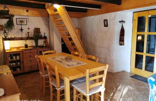 Drvenik Mali House | Discover the Authentic House Pelegrinka: Pet-Friendly Retreat