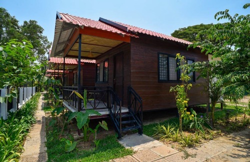 Siem Reap House | Cozy Khmer House with Inviting Garden Views