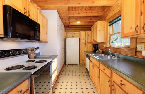Tabernash Cabin | Inviting Log Cabin Retreat with Hot Tub and Large Yard