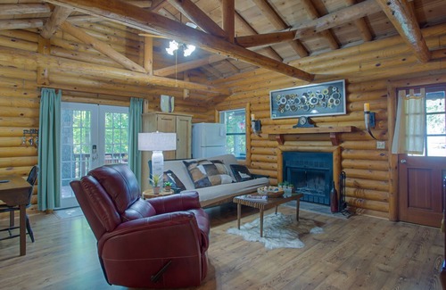 Enchanted Oaks Cabin | Cozy Log Cabin on Cedar Creek Lake with Breathtaking Views