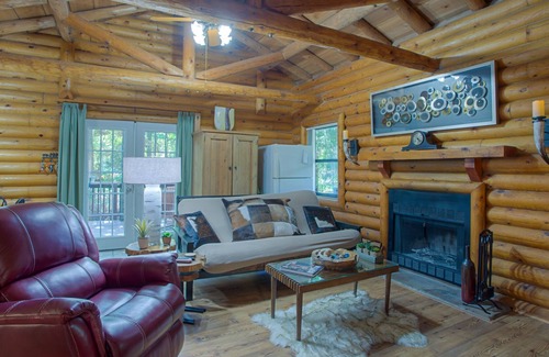 Enchanted Oaks Cabin | Cozy Log Cabin on Cedar Creek Lake with Breathtaking Views