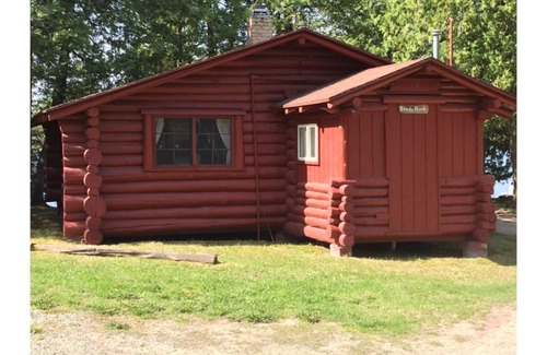 Northome Cabin | Cozy Log Cabin Retreat with Pet-Friendly Amenities