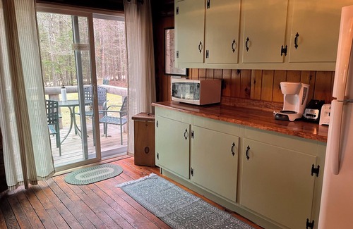 Campton Cabin | Comfortable Log Cabin Retreat for Families Near Owl's Nest